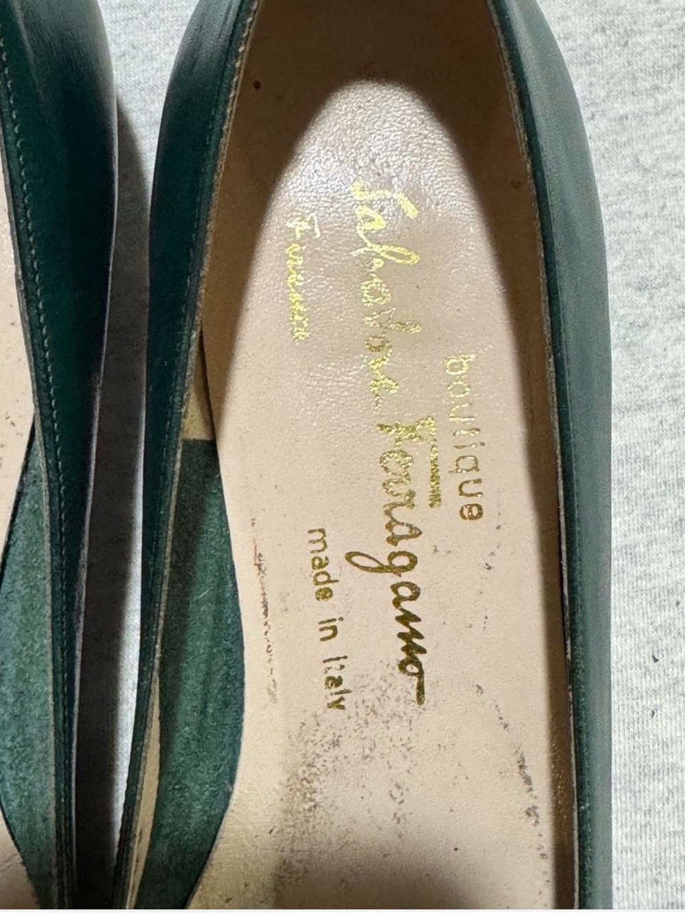 Vintage Salvatore Ferragamo Women’s Dark Green Bow Low Heels - Picture 2 of 9